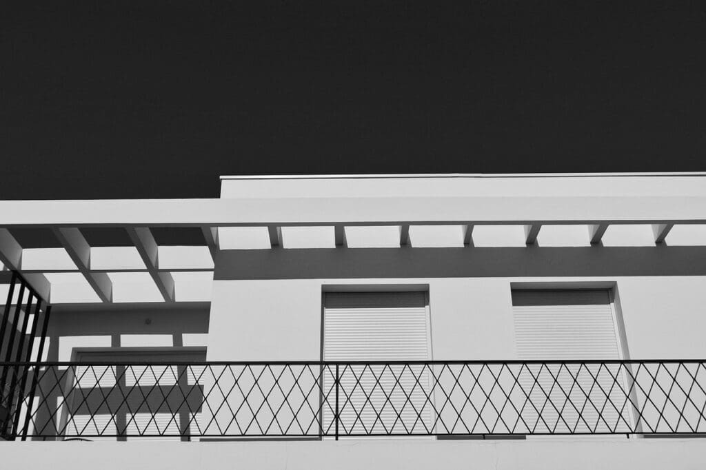 Building with a flat roof