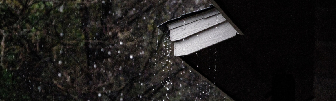 Is it okay to install a roof in the rainy season?